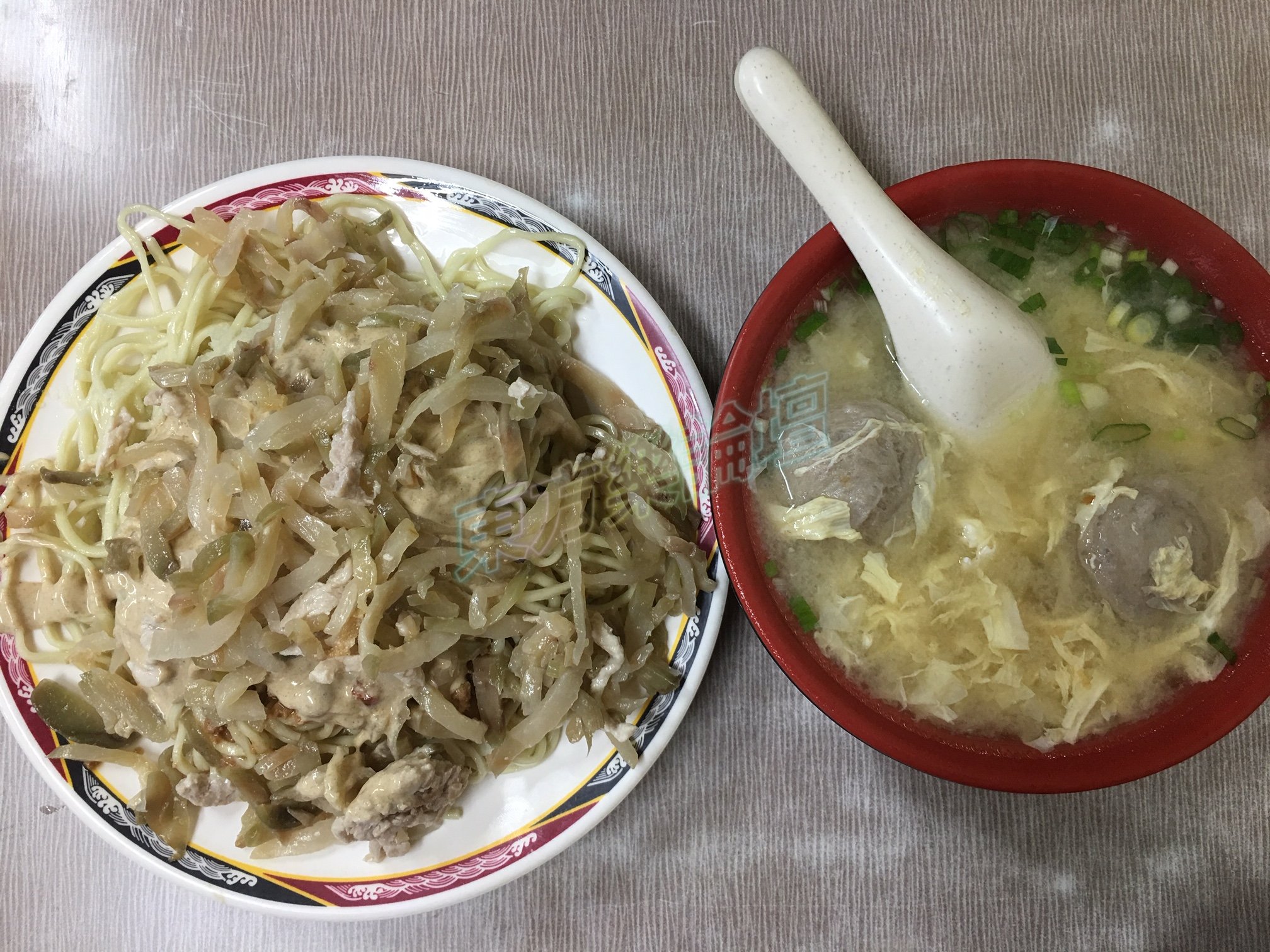 榨菜肉絲涼麵搭配蛋花貢丸湯